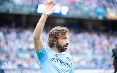 雷速电竞焦点-加维助攻后示意球迷安静